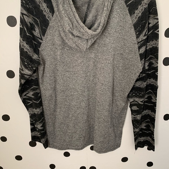 EUC CARON SHIRT W/HOOD SIZE S - Picture 6 of 7